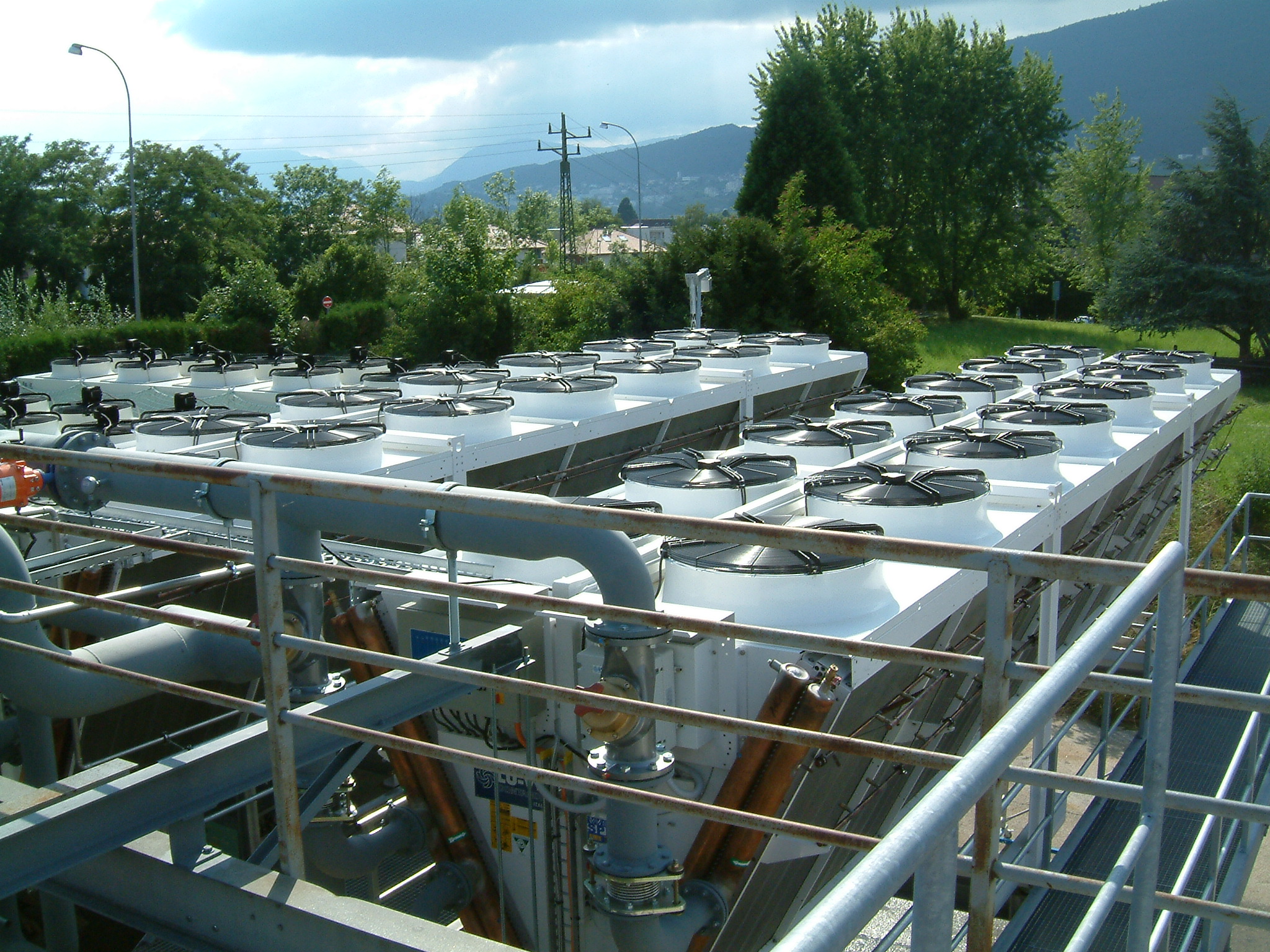 EM MICROELECTRONICS (SWATCH Group) - Marin, Neuchatel Lake, Switzerland -  
Cooling for electronic components and air conditioning - 2 EHLD1X 6277 Dry & Spray with water treatment system - 850 KW each unit -  
