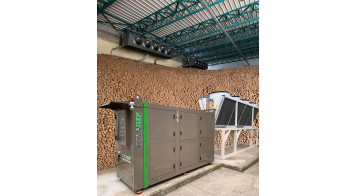 Potato Cold Storage for Lays (PepsiCo) in Turkey. <br>
<br>
Condensers:<br>
4 x XDHV1X 4145+SUBC+EC+GRILLE<br>
<br>
Evaporators:<br>
8 x LS50H 5824 E 7 <br>
+ INOX BODY<br>
+EC FANS<br>
<br>Prestigious customer with similar cold store.<br>
It has been proved that the reduction of energy consumption (coupled with Polaref raks, with Bitzer compressor) is 45 to 50% yearly.<br>
Challenge of maintaining the humidity at 97%, and 1°C decrease in temperature every 12 hours.













