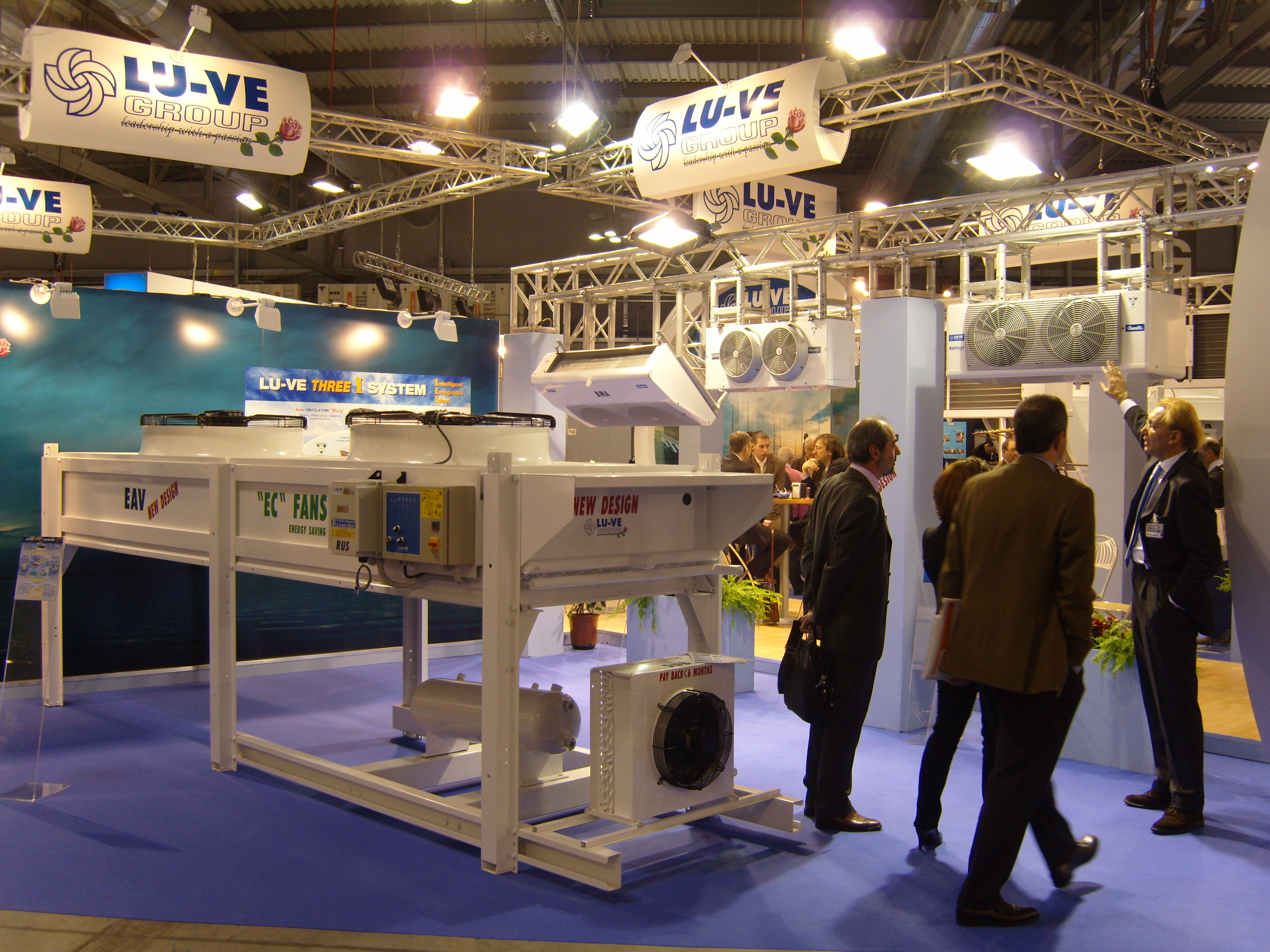 LU-VE Stand - sideview